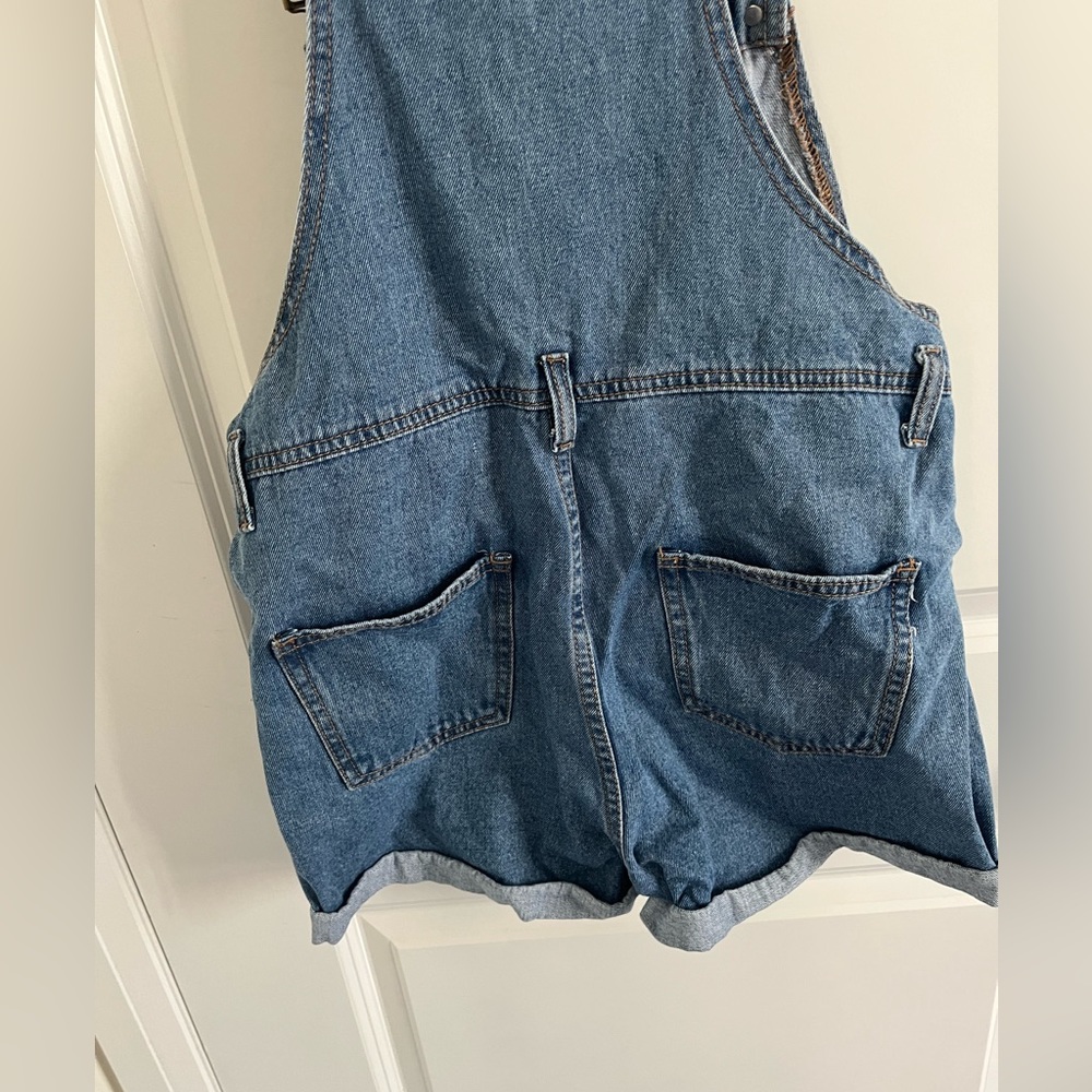 Cute overalls - Picture 5 of 5